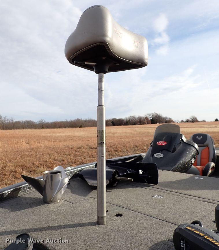 image for item IS9270 2019 Phoenix 721 PRO XP  boat