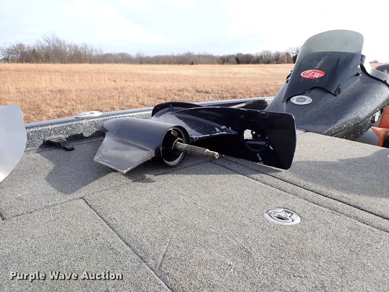 image for item IS9270 2019 Phoenix 721 PRO XP  boat