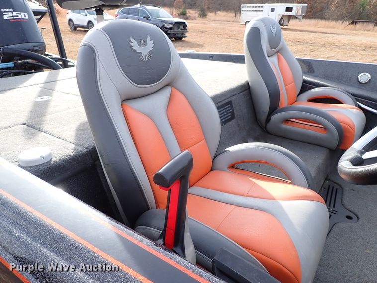 image for item IS9270 2019 Phoenix 721 PRO XP  boat