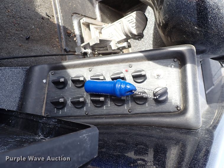 image for item IS9270 2019 Phoenix 721 PRO XP  boat