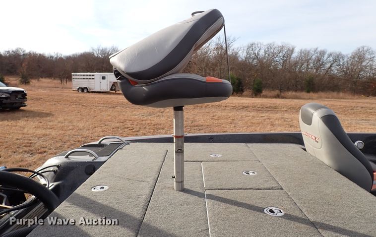 image for item IS9270 2019 Phoenix 721 PRO XP  boat