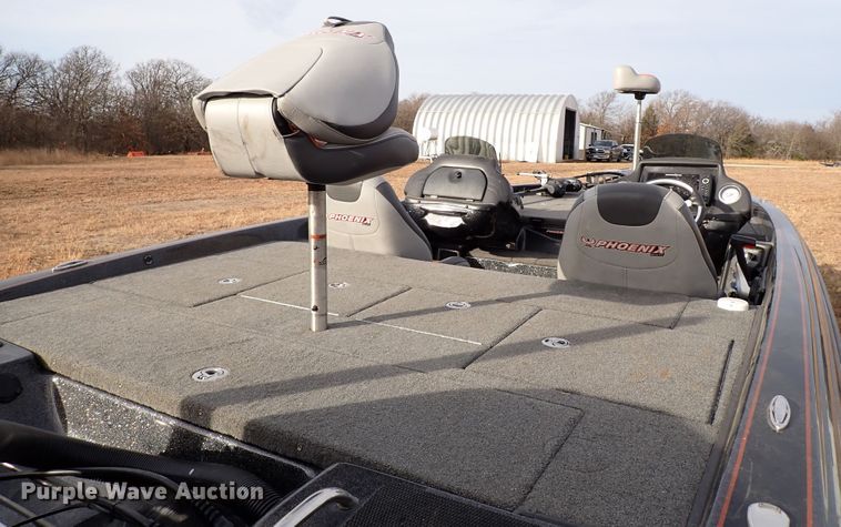 image for item IS9270 2019 Phoenix 721 PRO XP  boat