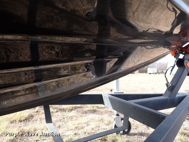 image for item IS9270 2019 Phoenix 721 PRO XP  boat