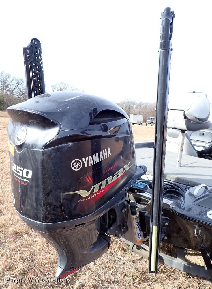 image for item IS9270 2019 Phoenix 721 PRO XP  boat