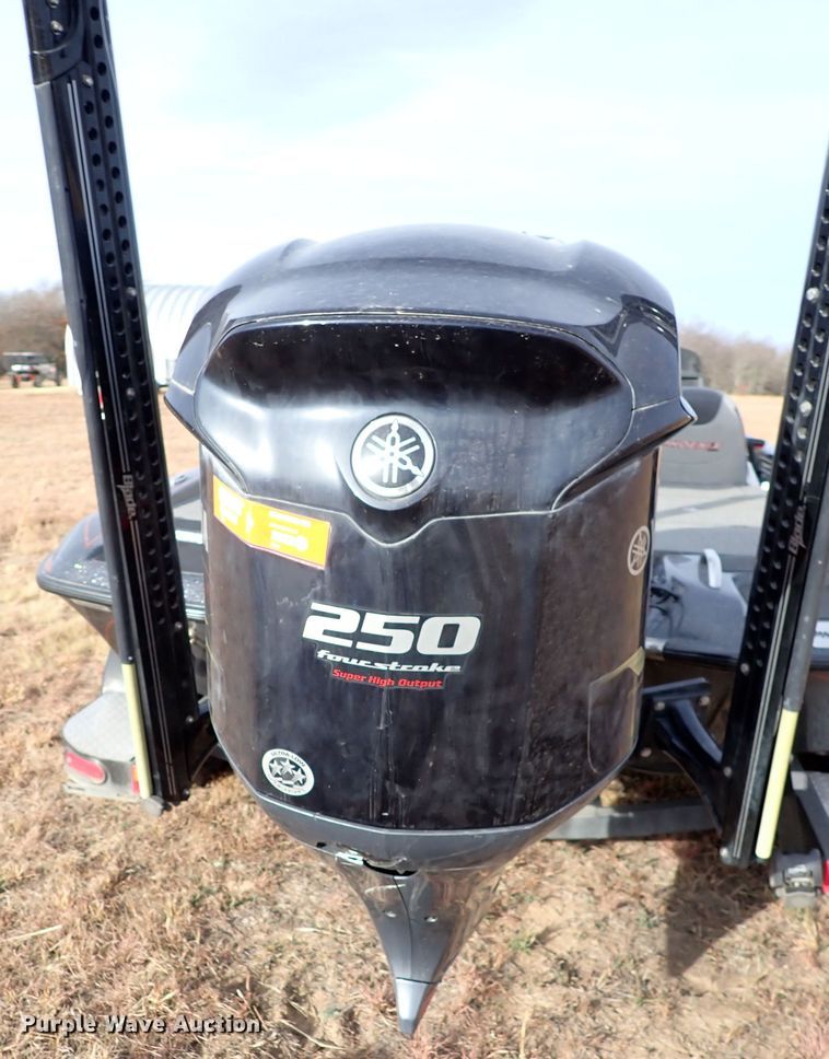 image for item IS9270 2019 Phoenix 721 PRO XP  boat