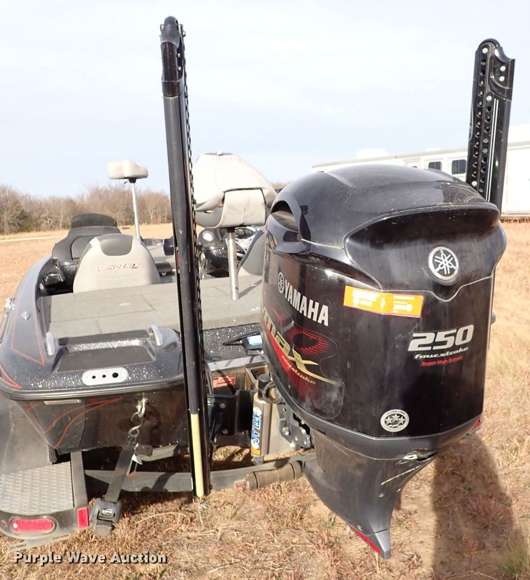 image for item IS9270 2019 Phoenix 721 PRO XP  boat