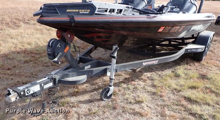 image for item IS9270 2019 Phoenix 721 PRO XP  boat