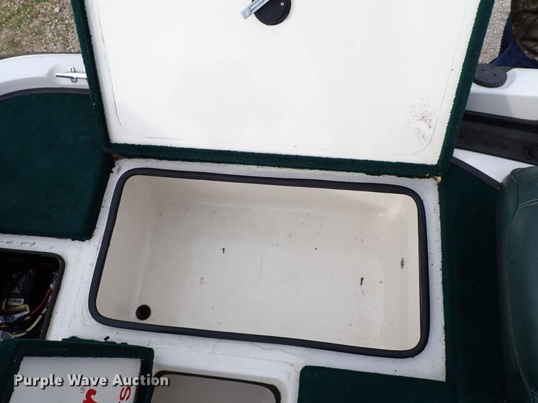 image for item IS9271 2002 Ranger 520VX  boat