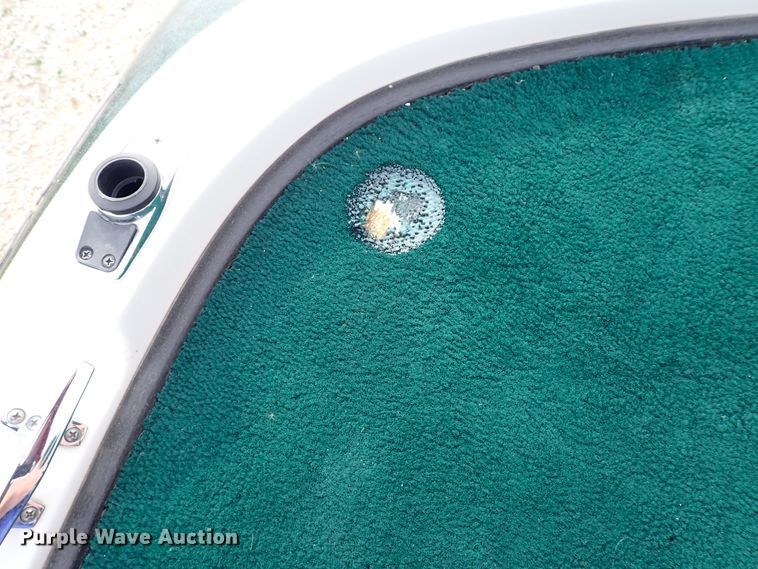 image for item IS9271 2002 Ranger 520VX  boat