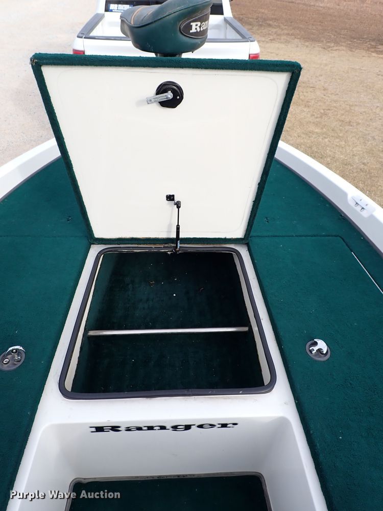 image for item IS9271 2002 Ranger 520VX  boat