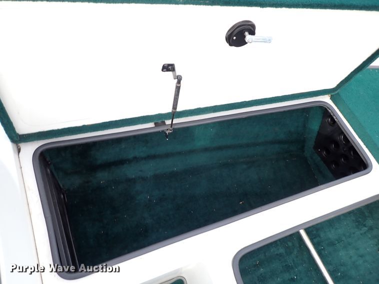 image for item IS9271 2002 Ranger 520VX  boat