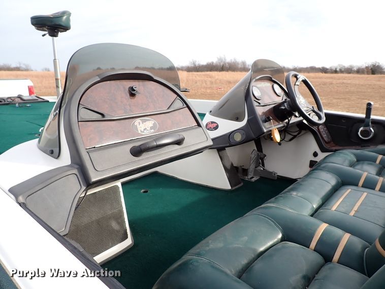 image for item IS9271 2002 Ranger 520VX  boat