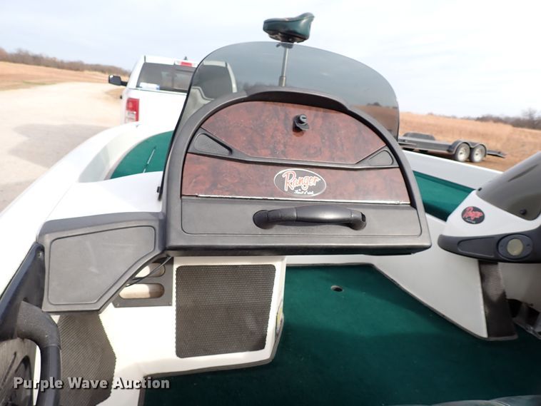 image for item IS9271 2002 Ranger 520VX  boat