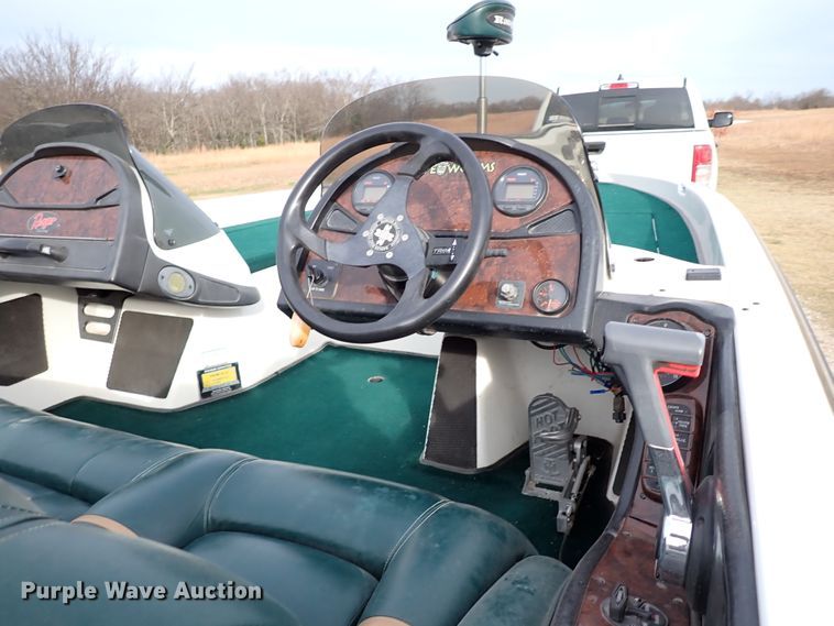 image for item IS9271 2002 Ranger 520VX  boat