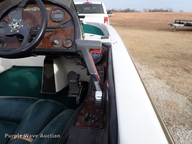 image for item IS9271 2002 Ranger 520VX  boat