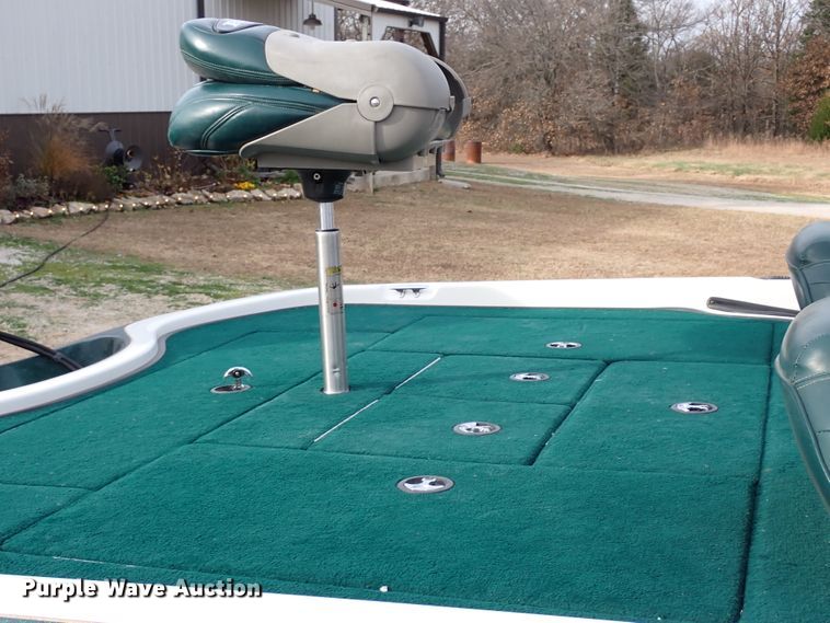 image for item IS9271 2002 Ranger 520VX  boat