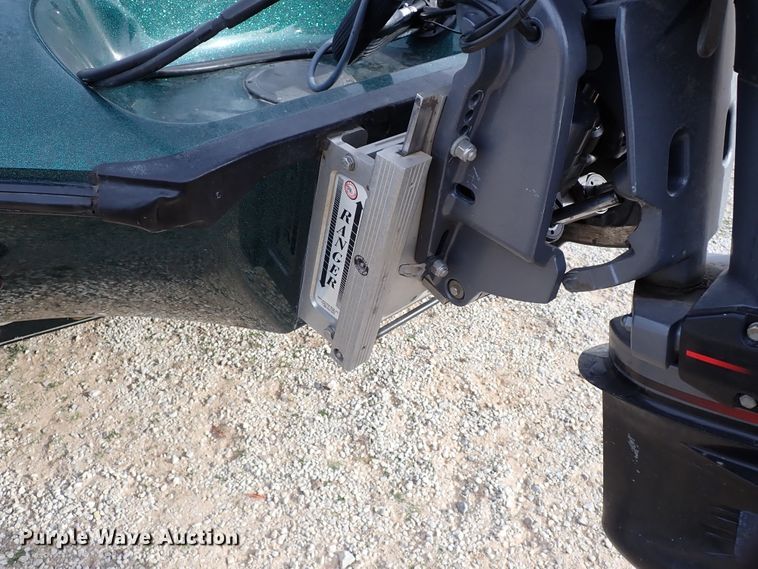 image for item IS9271 2002 Ranger 520VX  boat