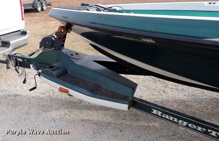 image for item IS9271 2002 Ranger 520VX  boat