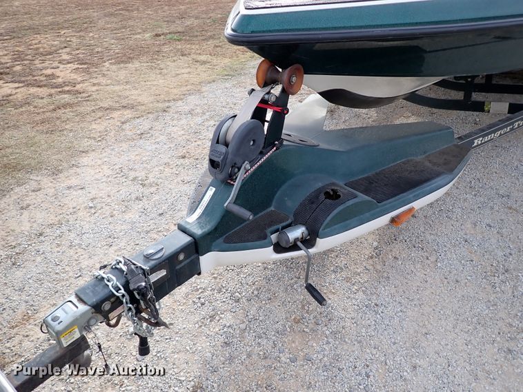 image for item IS9271 2002 Ranger 520VX  boat