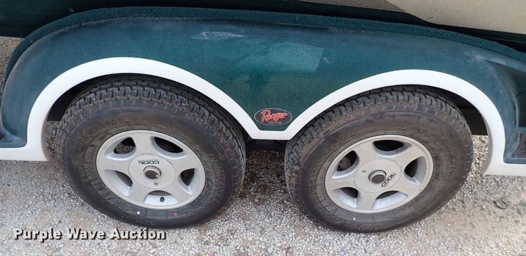 image for item IS9271 2002 Ranger 520VX  boat