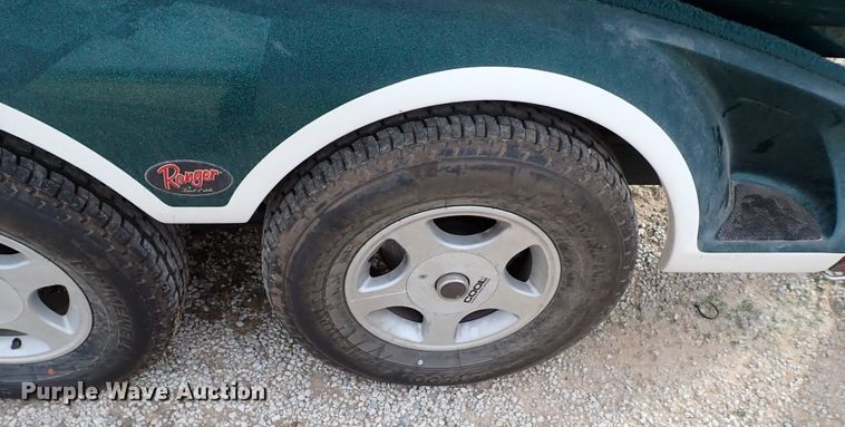 image for item IS9271 2002 Ranger 520VX  boat