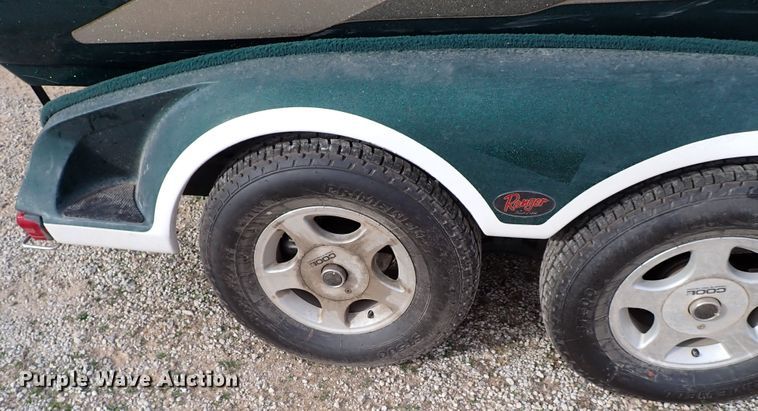 image for item IS9271 2002 Ranger 520VX  boat