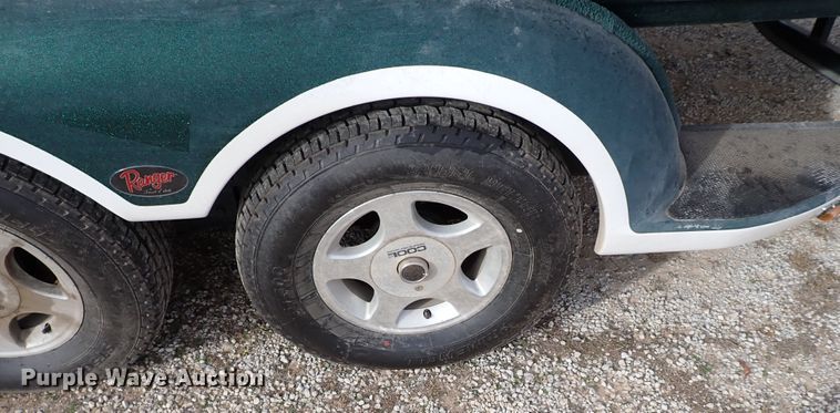 image for item IS9271 2002 Ranger 520VX  boat