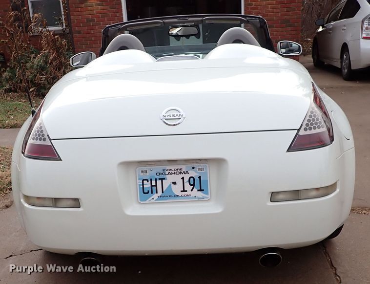 image for item IS9279 2004 Nissan 350Z  convertible
