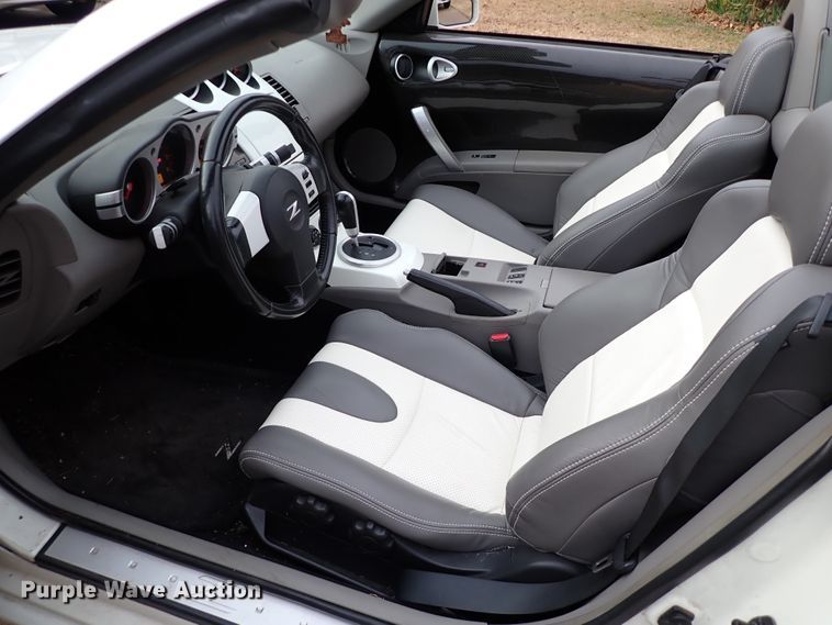 image for item IS9279 2004 Nissan 350Z  convertible