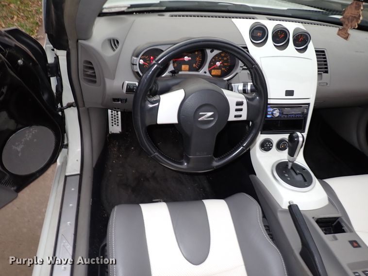 image for item IS9279 2004 Nissan 350Z  convertible