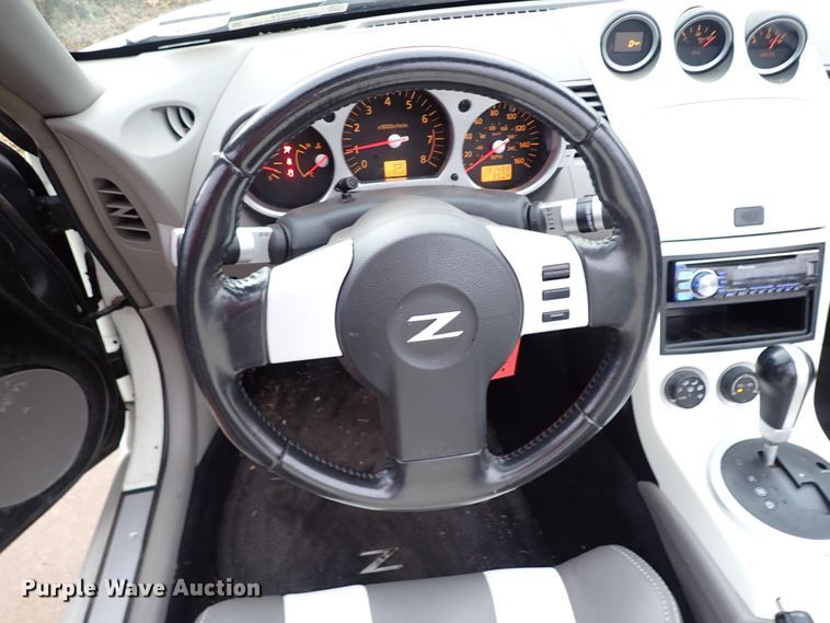 image for item IS9279 2004 Nissan 350Z  convertible