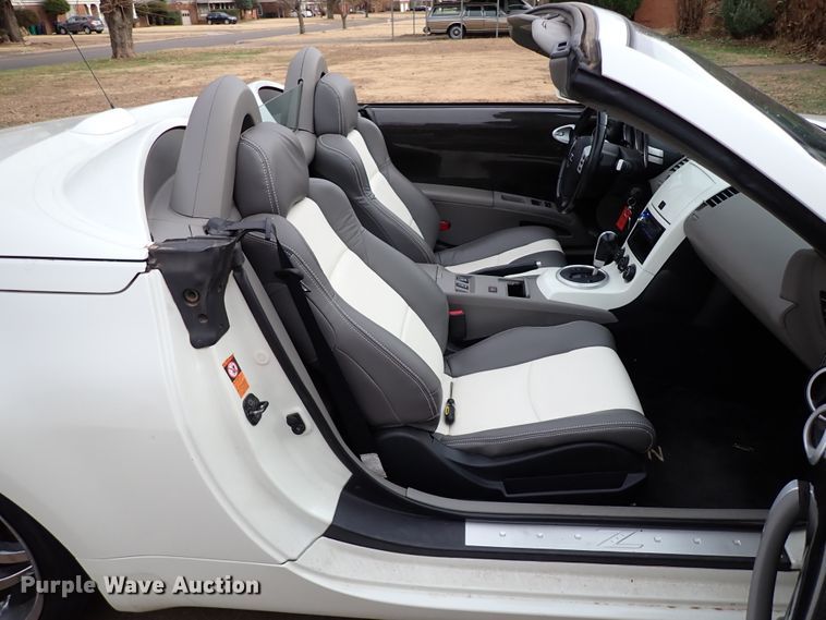 image for item IS9279 2004 Nissan 350Z  convertible