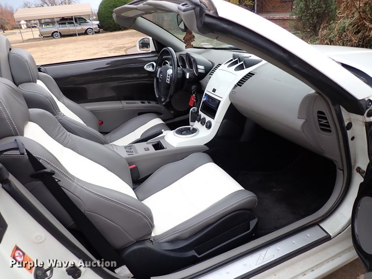 image for item IS9279 2004 Nissan 350Z  convertible