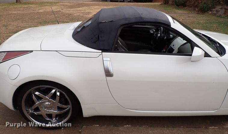 image for item IS9279 2004 Nissan 350Z  convertible