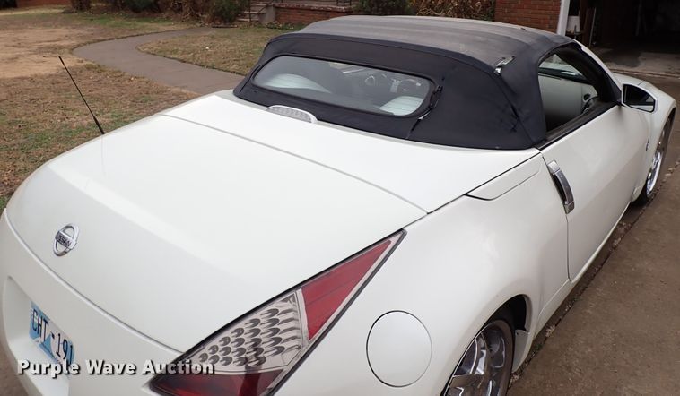 image for item IS9279 2004 Nissan 350Z  convertible