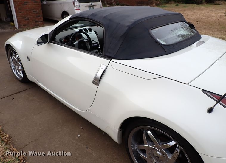 image for item IS9279 2004 Nissan 350Z  convertible