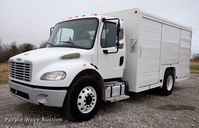 image for item IS9308 2014 Freightliner M2 106  box truck