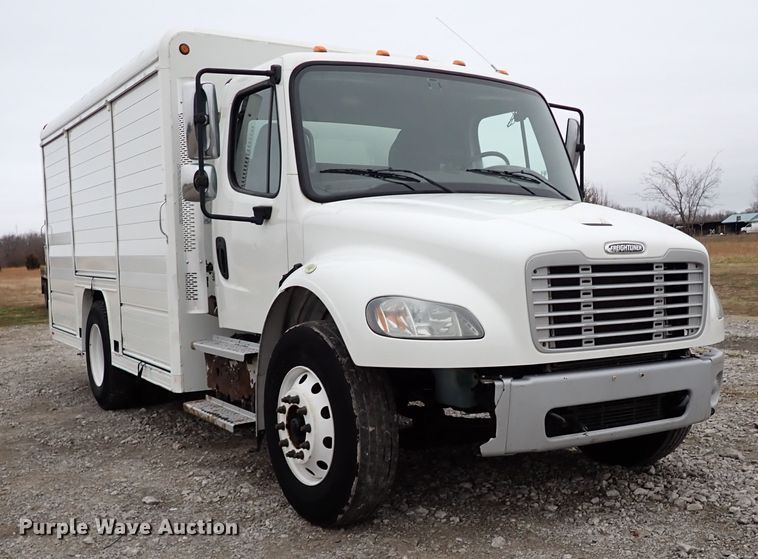 image for item IS9308 2014 Freightliner M2 106  box truck