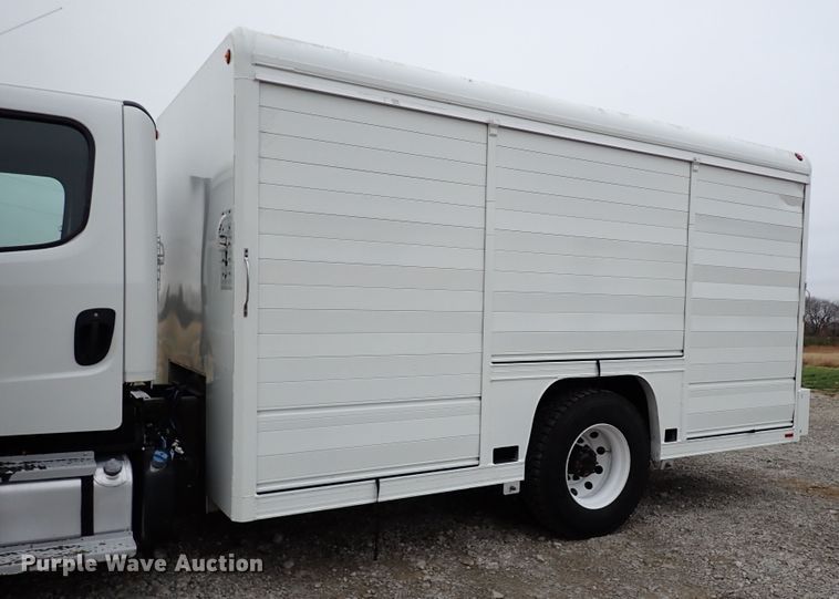 image for item IS9308 2014 Freightliner M2 106  box truck