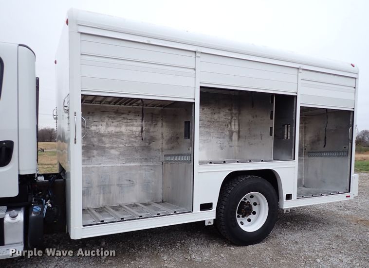 image for item IS9308 2014 Freightliner M2 106  box truck