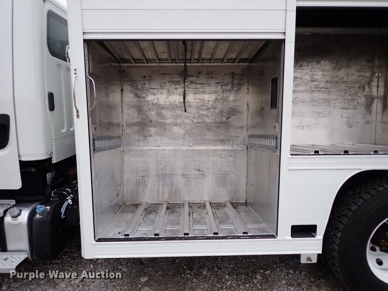 image for item IS9308 2014 Freightliner M2 106  box truck