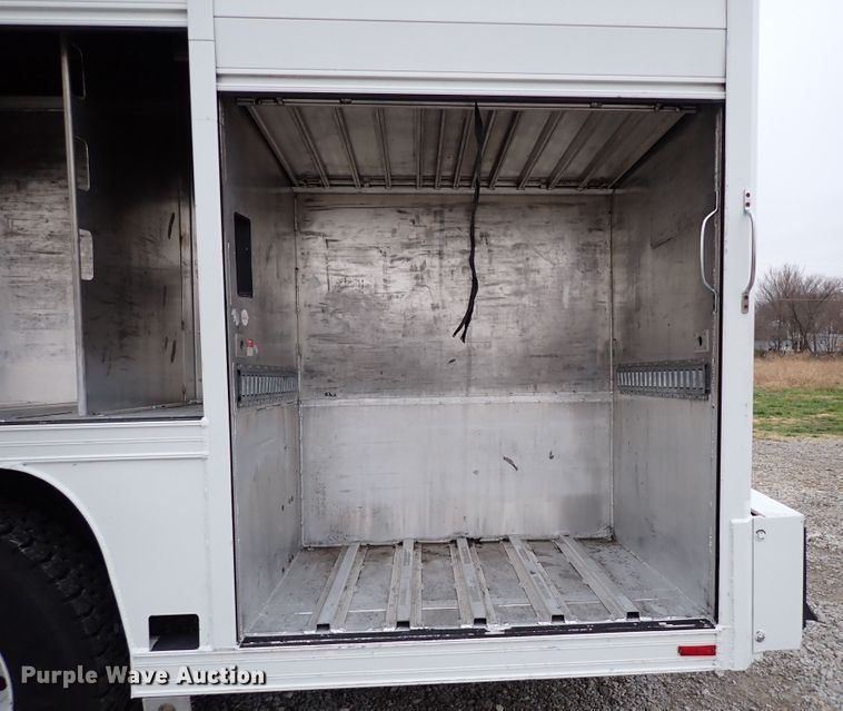 image for item IS9308 2014 Freightliner M2 106  box truck