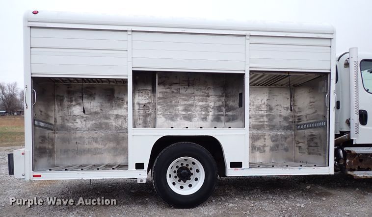 image for item IS9308 2014 Freightliner M2 106  box truck