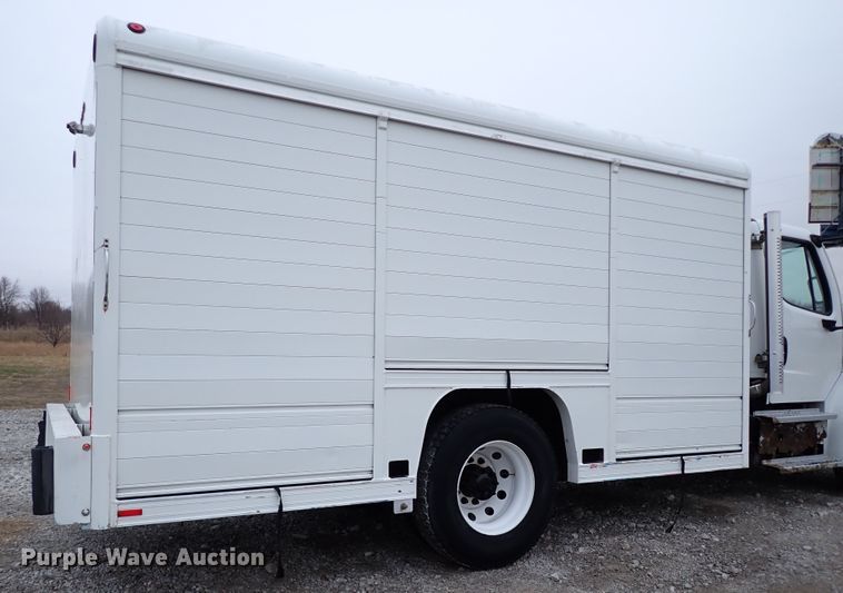 image for item IS9308 2014 Freightliner M2 106  box truck
