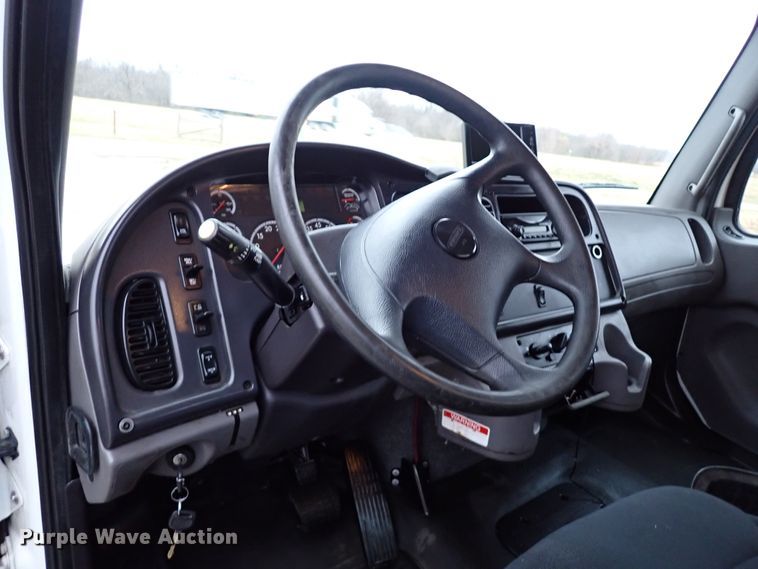 image for item IS9308 2014 Freightliner M2 106  box truck