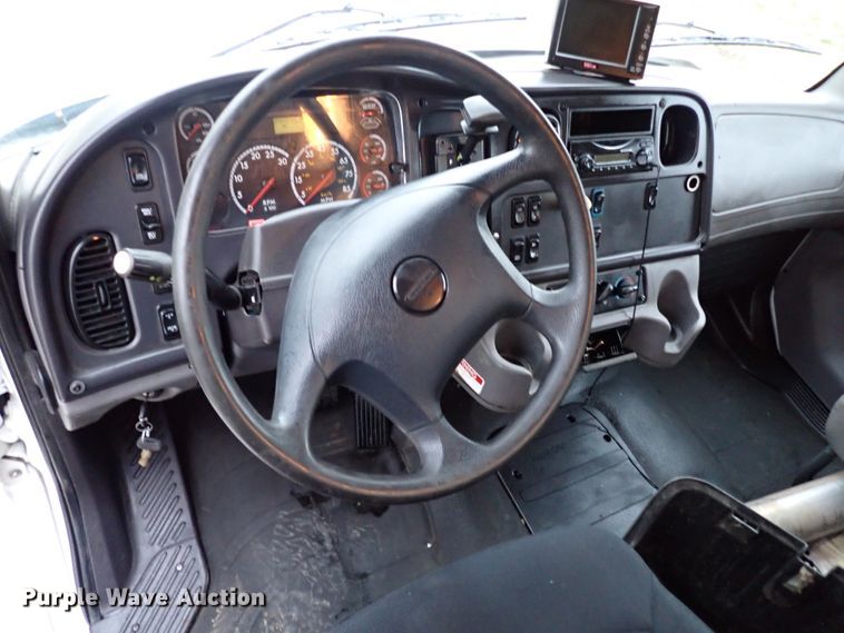 image for item IS9308 2014 Freightliner M2 106  box truck