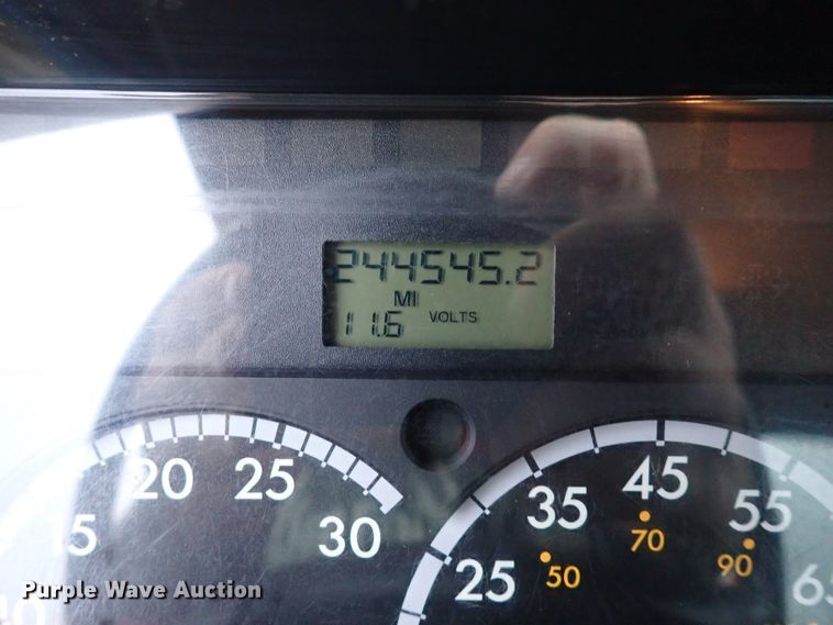 image for item IS9308 2014 Freightliner M2 106  box truck