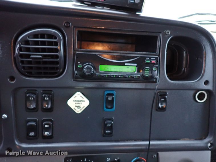 image for item IS9308 2014 Freightliner M2 106  box truck