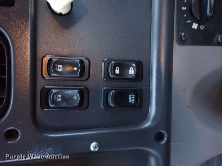 image for item IS9308 2014 Freightliner M2 106  box truck