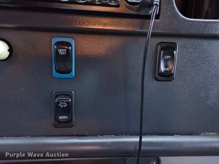 image for item IS9308 2014 Freightliner M2 106  box truck